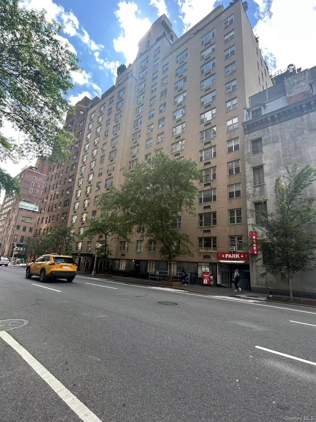 Stunning Oversized 1 Bedroom in Prime Midtown East 310 Lexington Ave 5A Excellent condition, 1 bedroom co op with approx.