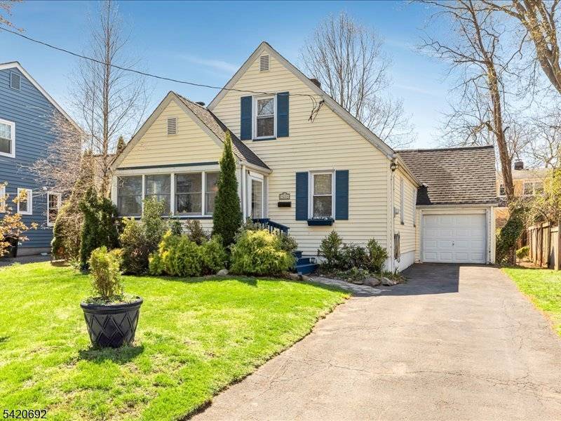 Charming Cape Cod located in Cranford's desirable Sunny Acres section, directly across from Mohawk Park.