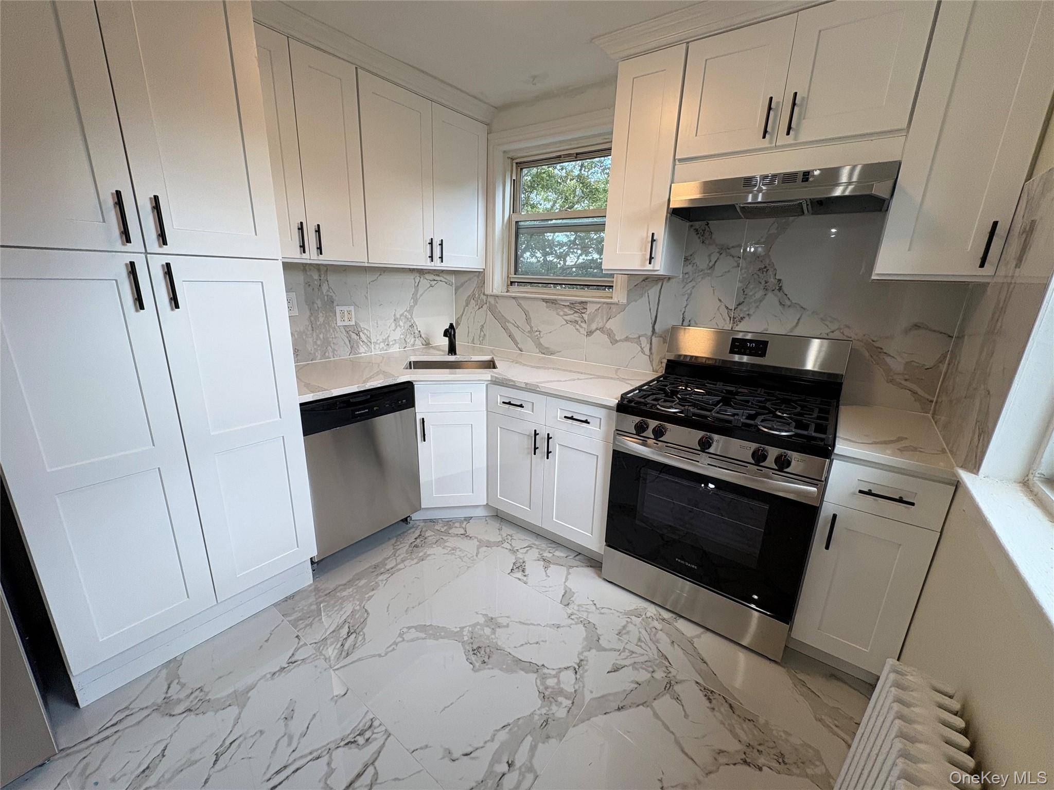 2 Bedroom G Model coop in Glen Oaks Village !