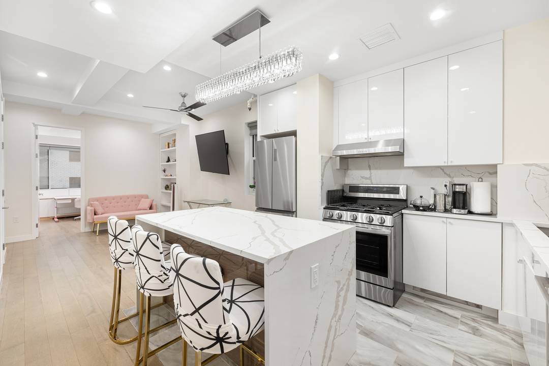 Located on a quiet, tree lined block on East 87th Street just off Lexington Avenue, this beautifully renovated home sits in The Morgan House, a luxury prewar condominium with a ...