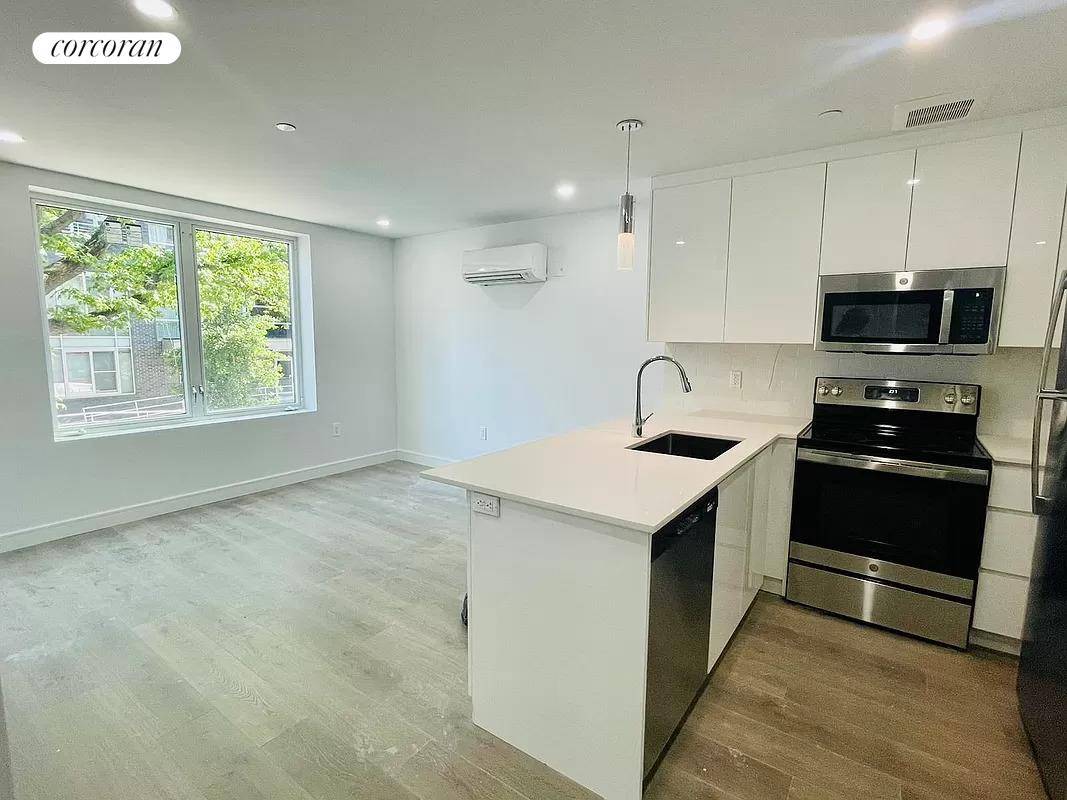 Looking for a spacious and modern one bedroom apartment in the heart of Williamsburg ?