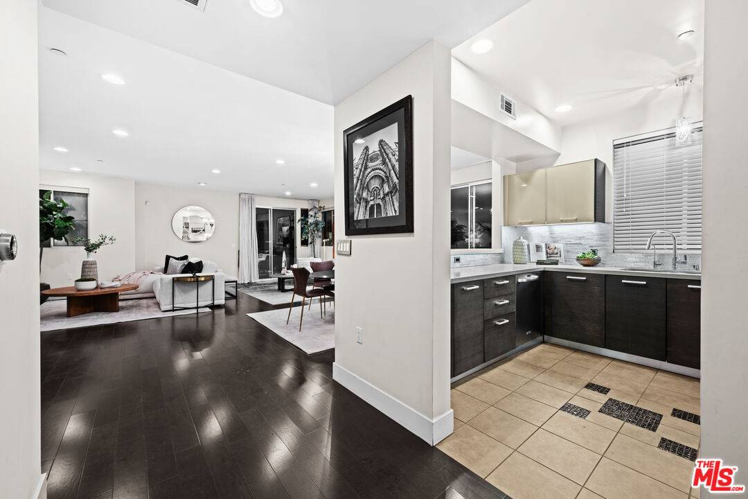 1411  N Detroit St 3BR Hollywood Hills East La