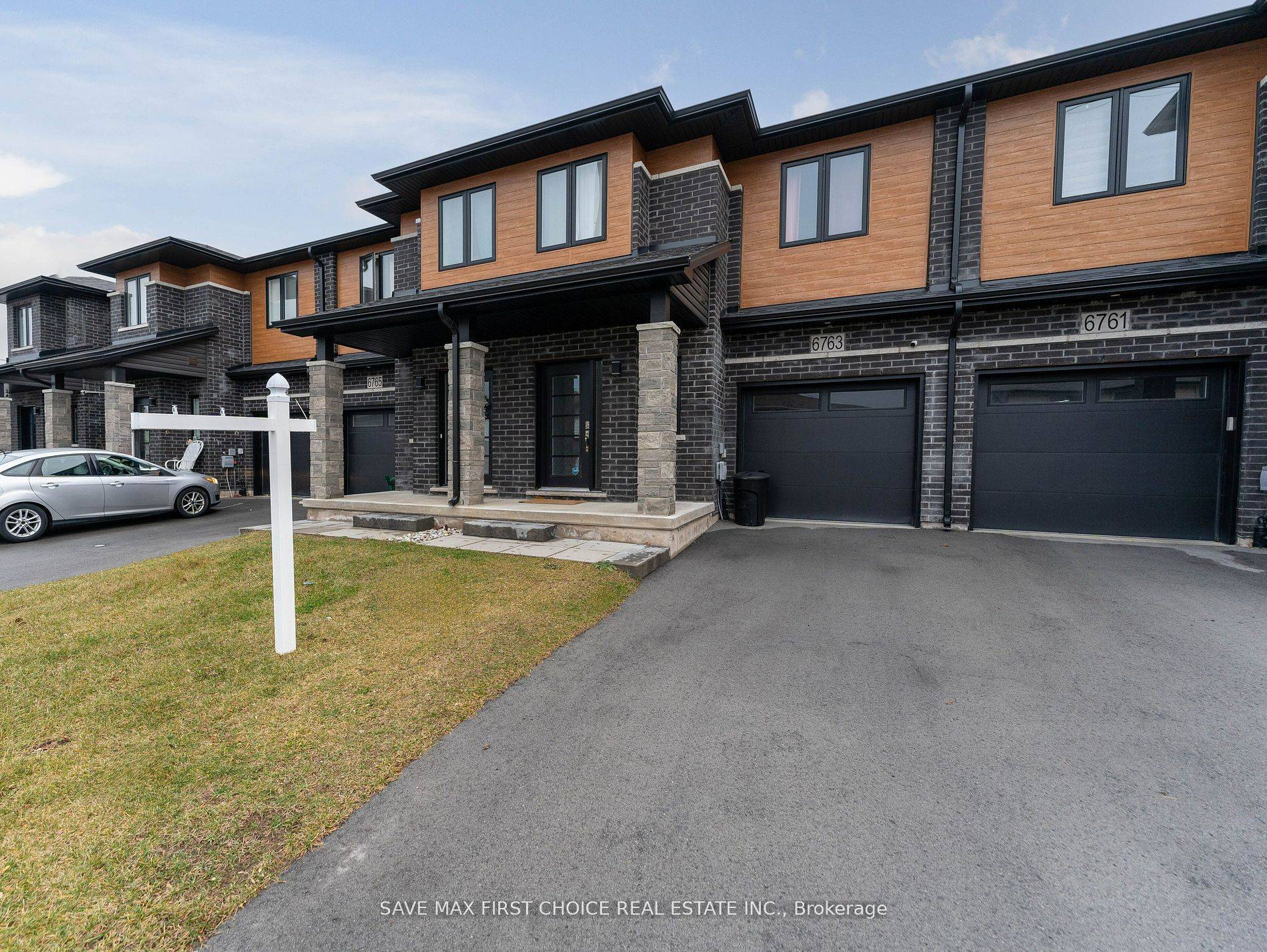 VERY MOTIVATED SELLER Experience modern living in Niagara Falls 1 year old townhouse with an extra ordinary exterior.