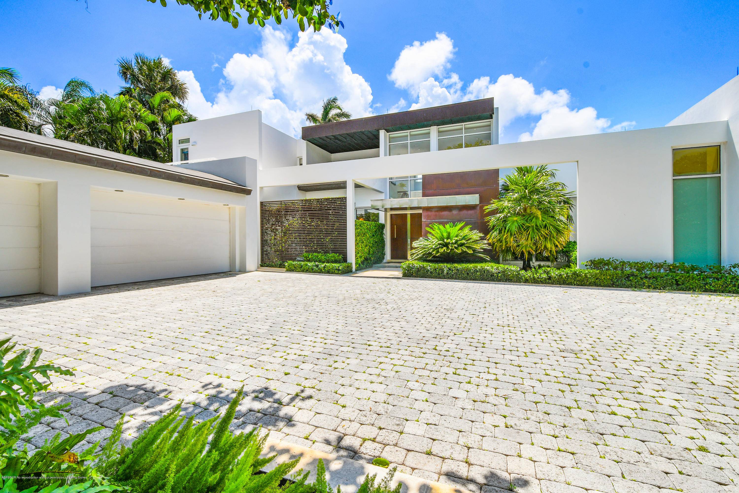 Rarely available on the North End, beautiful, architecturally designed 9, 000 sf home boasts 118' on a high elevation with sweeping views of the Intracoastal.