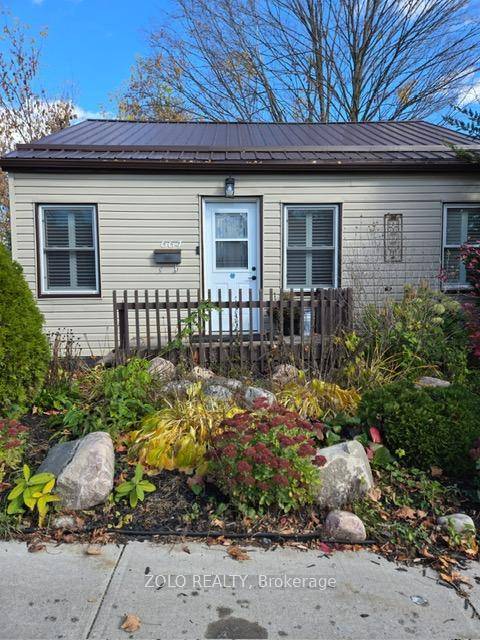 Well maintained beautiful Bungalow.