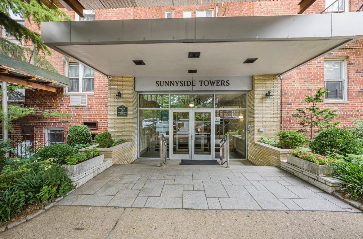 Discover this spacious 2 bedroom, 2 bathroom apartment in the heart of Sunnyside Gardens.