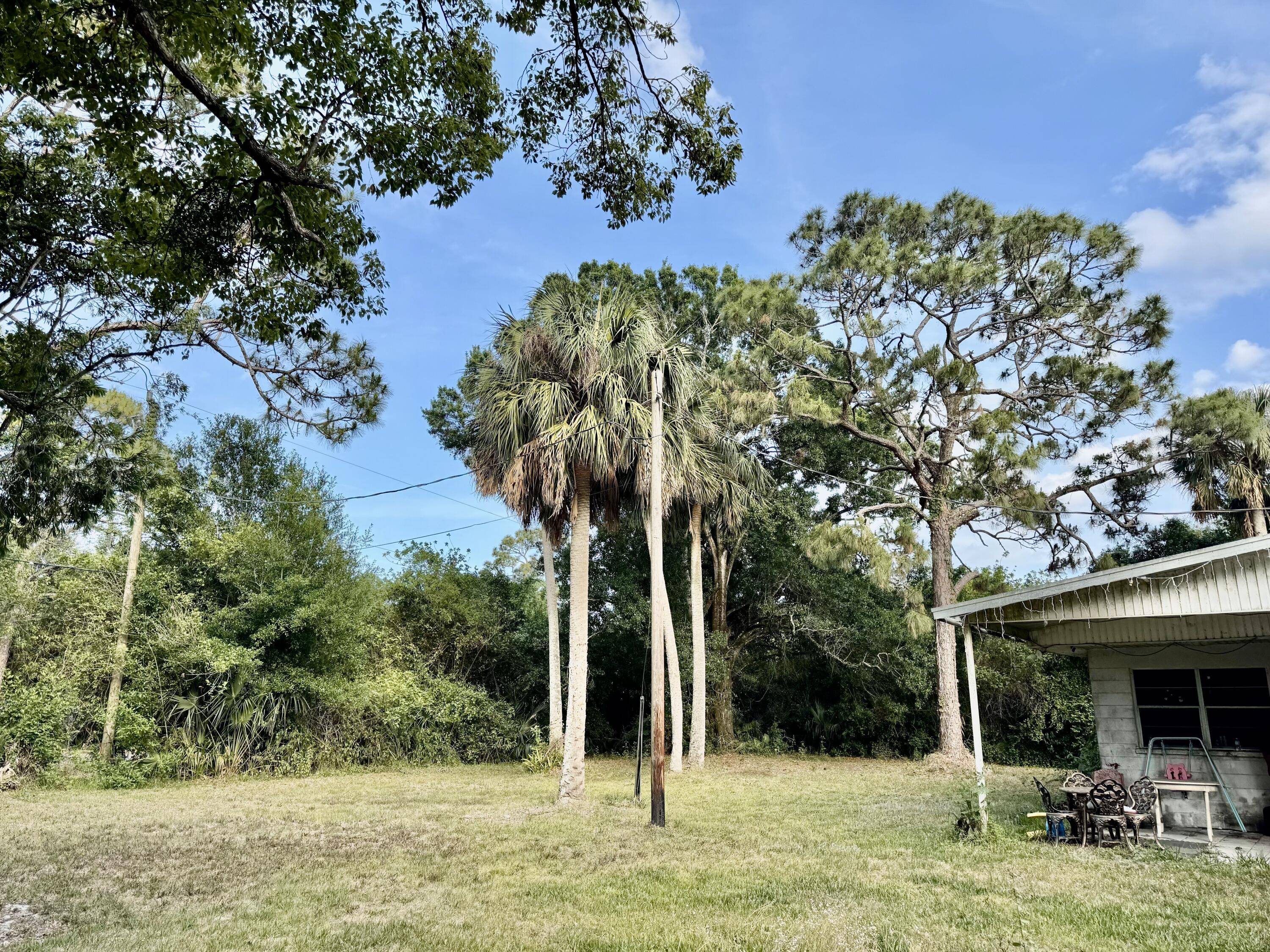 SECLUDED Homesite 2. 6 Ac ONLY 3 miles from town !