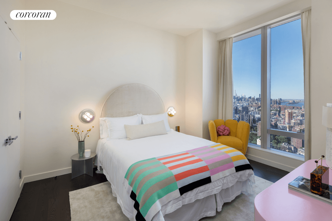 ONE MANHATTAN SQUARE OFFERS ONE OF THE LAST 20 YEAR TAX ABATEMENTS AVAILABLE IN NEW YORK CITY Evening Tours Available Upon Request.