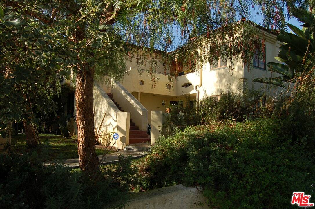 1203  HI POINT ST 3BR Beverlywood La