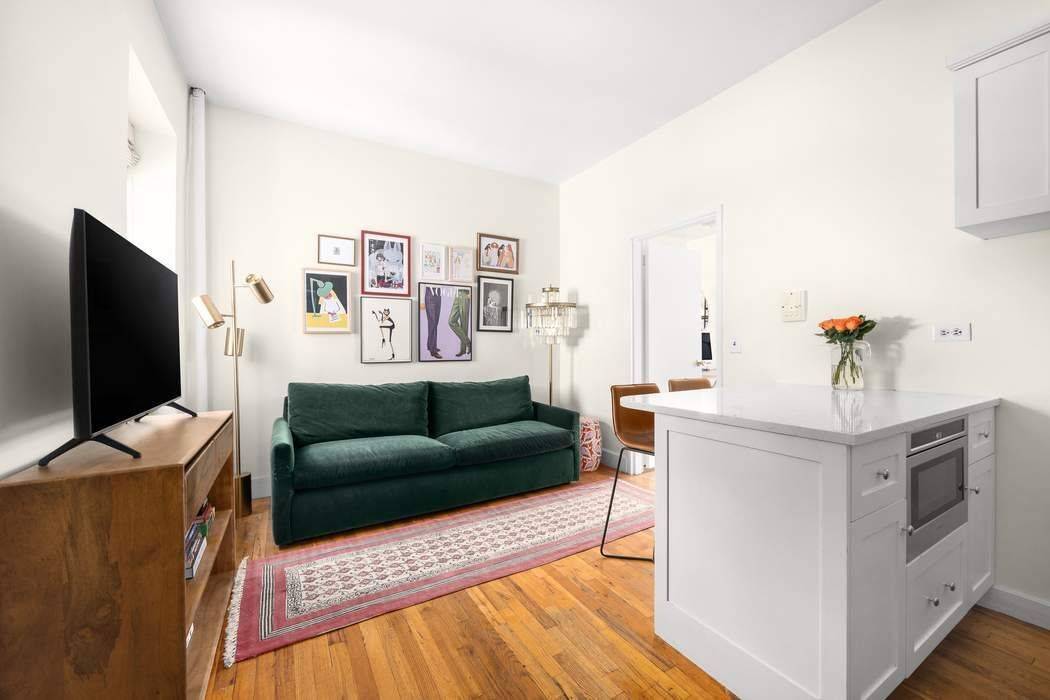 26 Gramercy Park South, Apt 6G Residence 6G at 26 Gramercy Park South comes with one of Manhattan s most coveted privileges a private key to Gramercy Park.