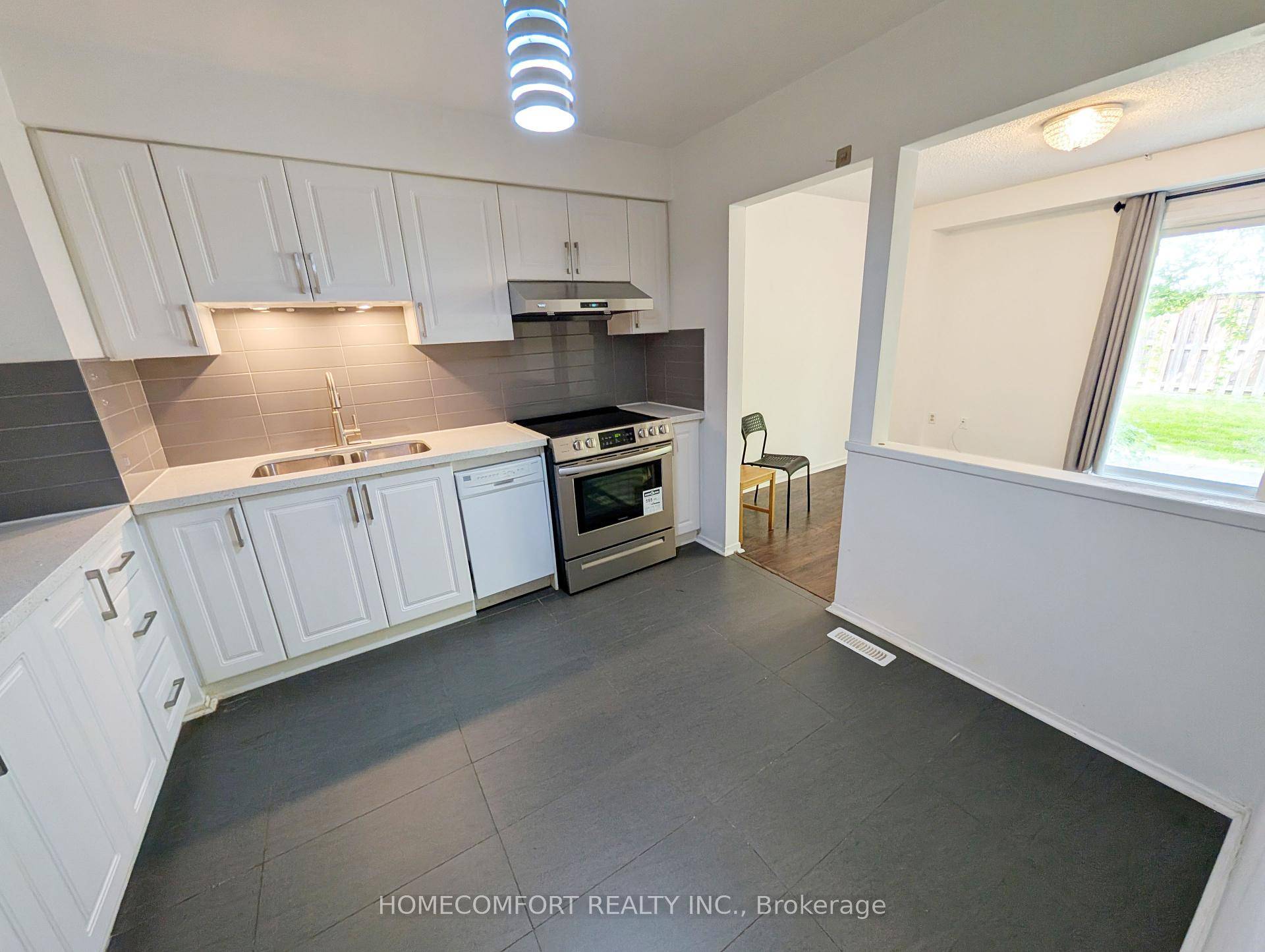 Great Starter Home In A Family Friendly Community !