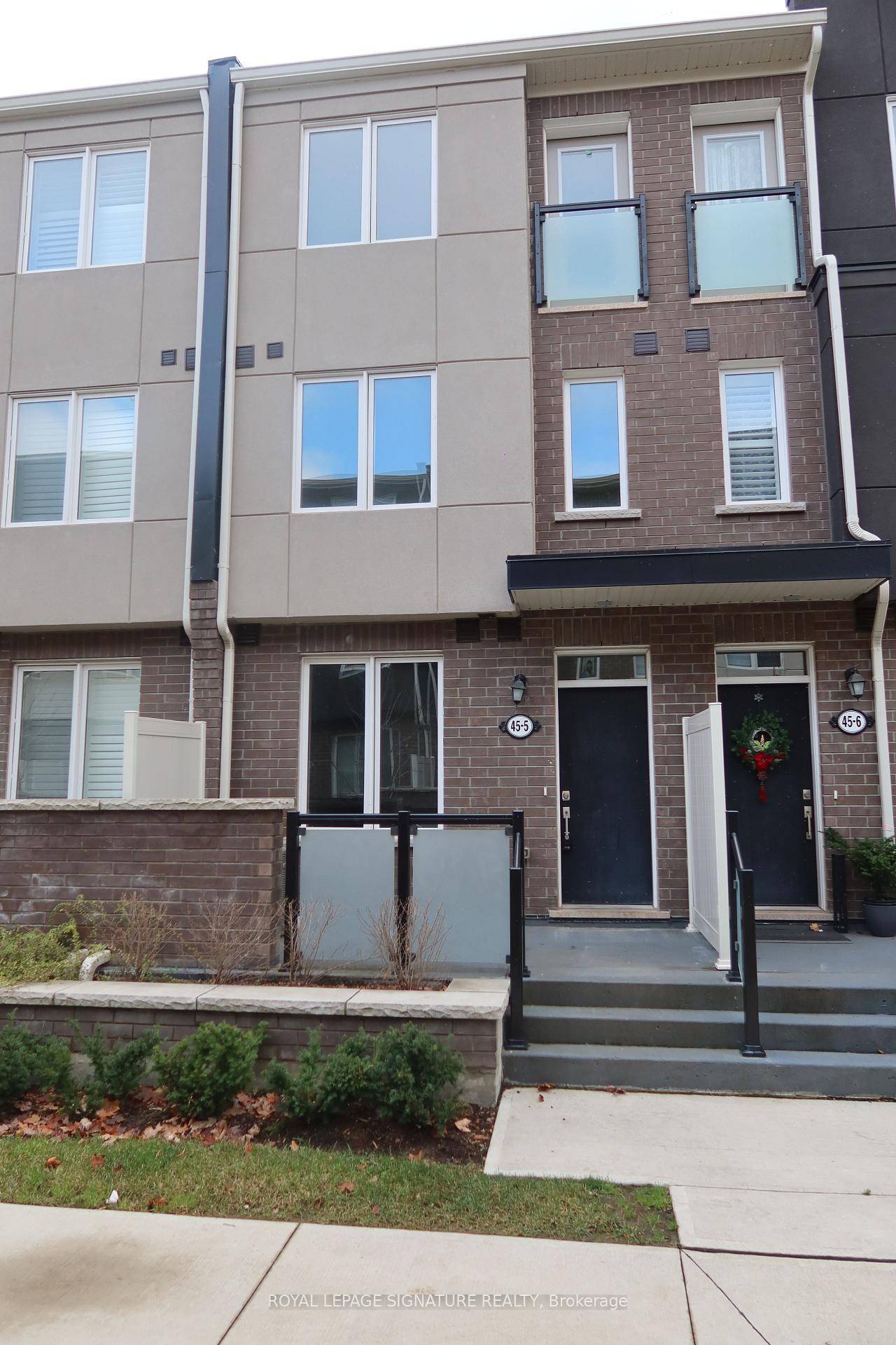 Welcome to this beautiful 3 bedroom Mattamy townhome in the sought after West Hill community.