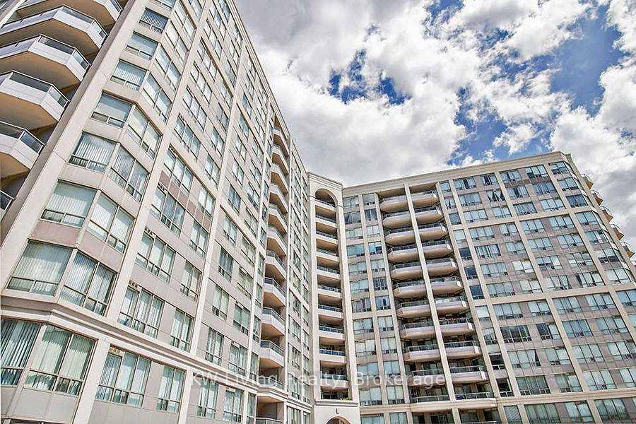 Gorgeous and prestigious Grand Parkway in the most sought after location of Richmond Hill.
