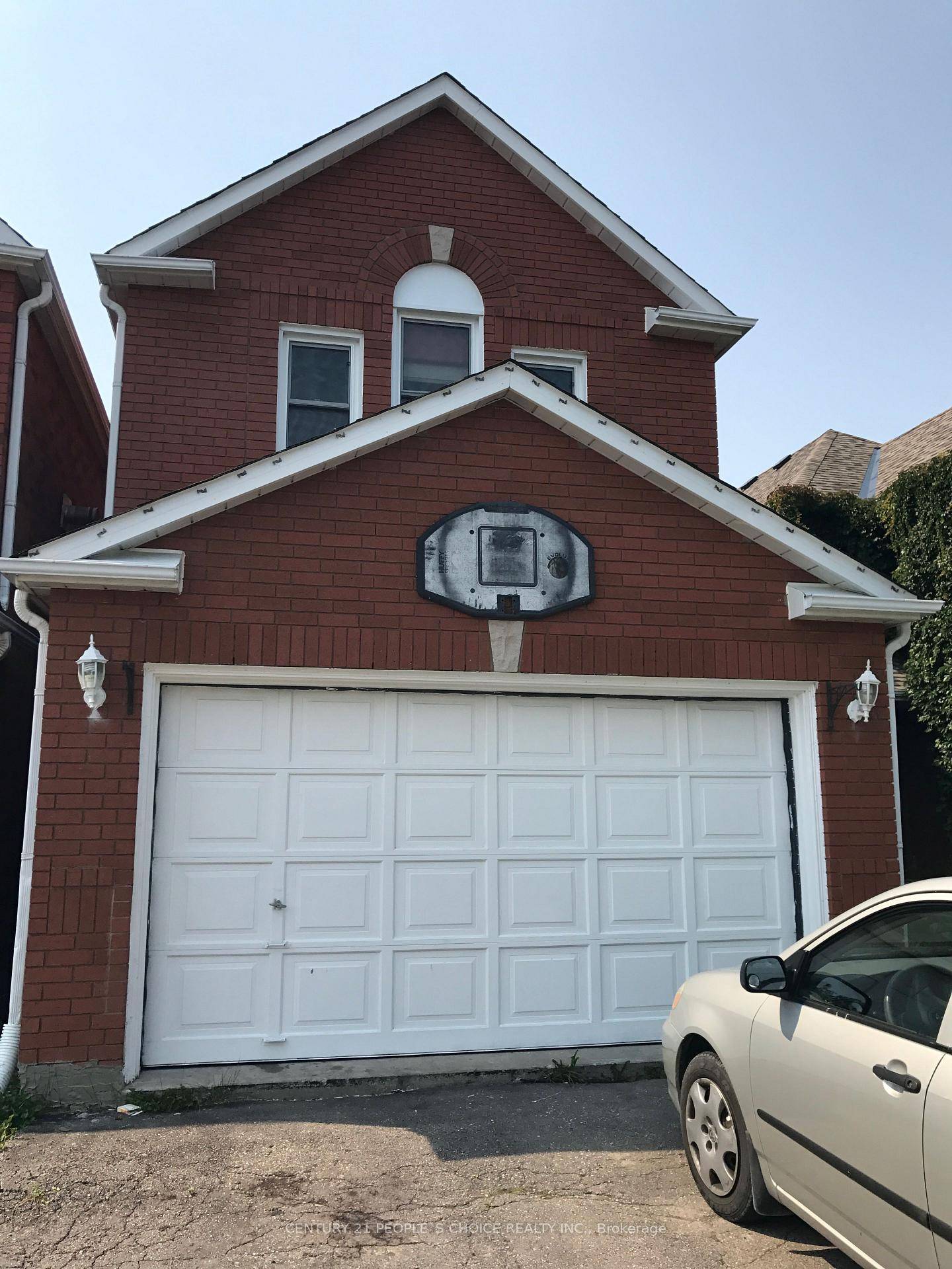 Location Location Legal 2 bedroom walkout basement apartment with backyard and patio to use and with one car parking.