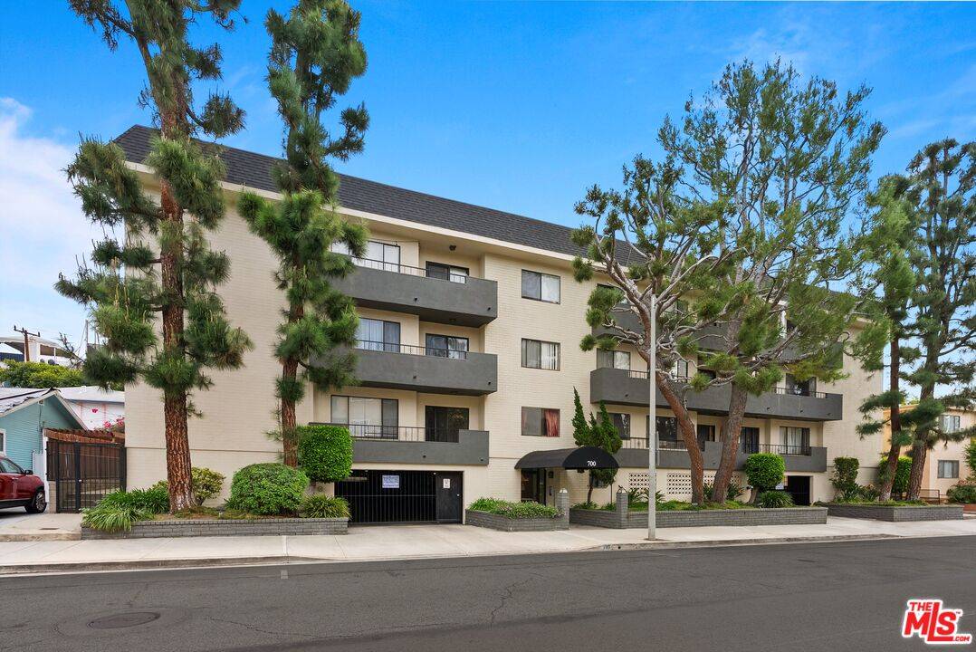 700   Westmount Dr 2BR Sunset Strip La