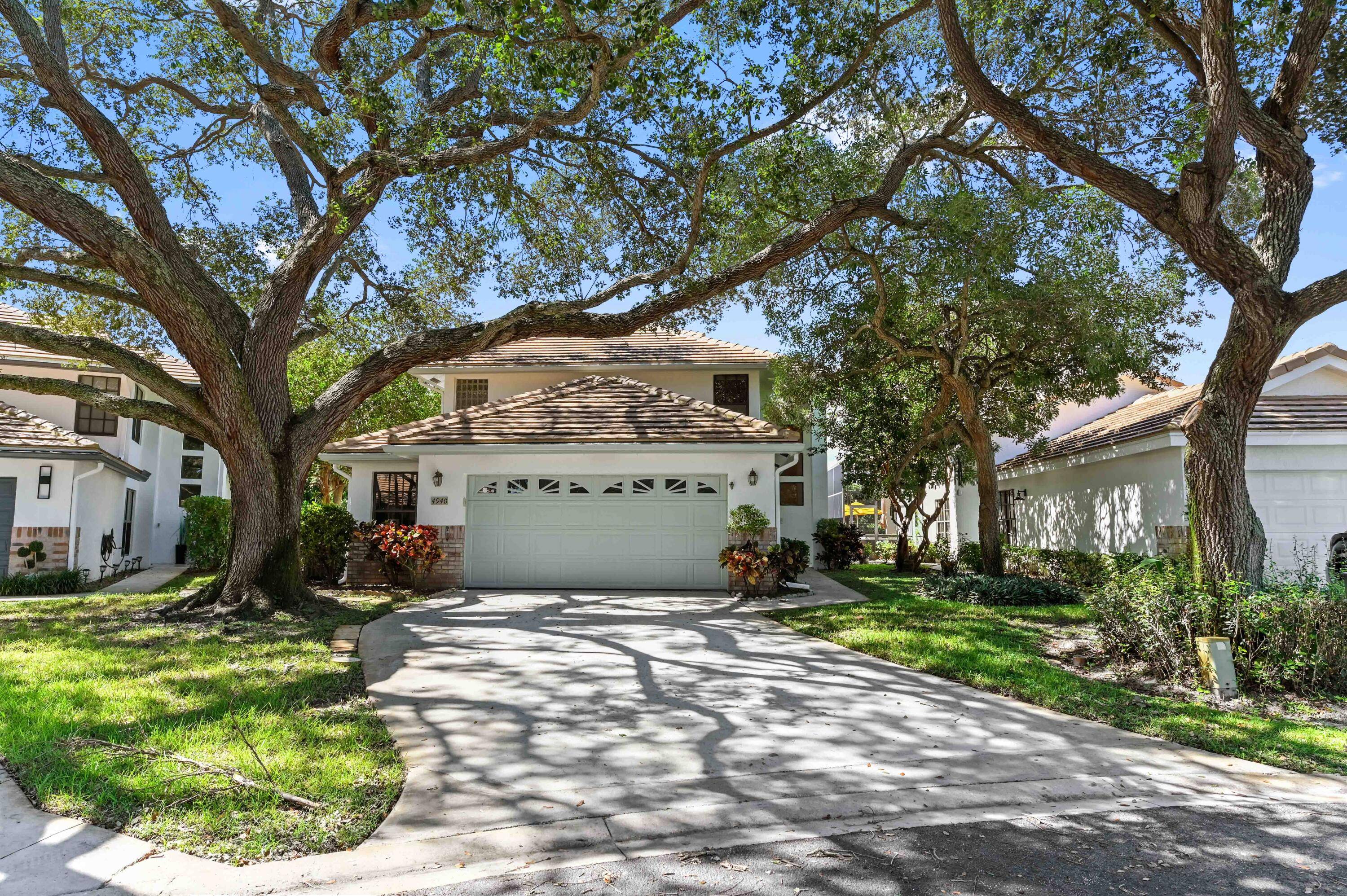Looking for a single family home, 5 minutes from downtown and the beach ?