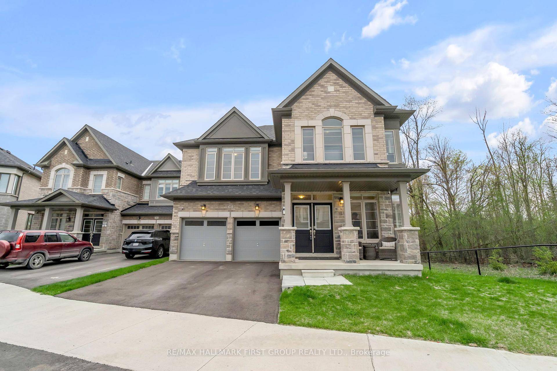 Welcome To This Exceptional 5 Bedroom, 4 Bathroom Detached Home Nestled In A Family Friendly Neighbourhood, Backing Onto A Scenic Ravine With No Neighbours On One Side.