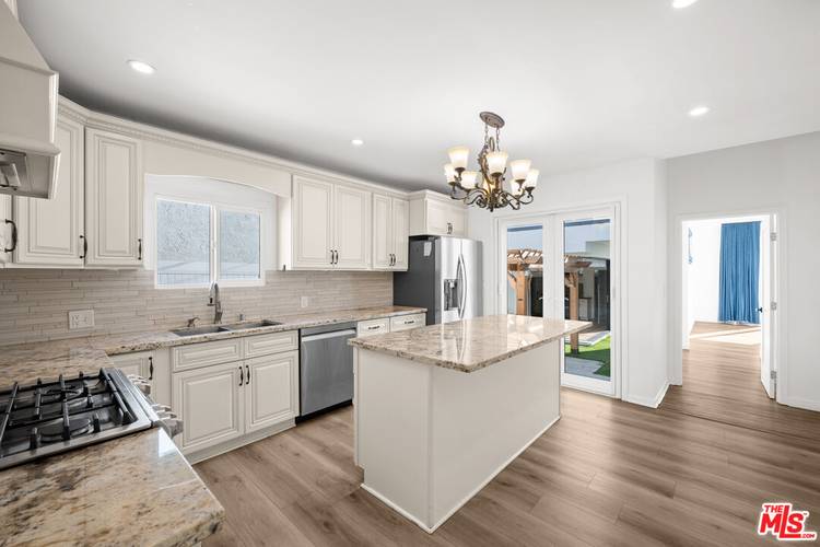 426 S La Peer Dr 4BR La