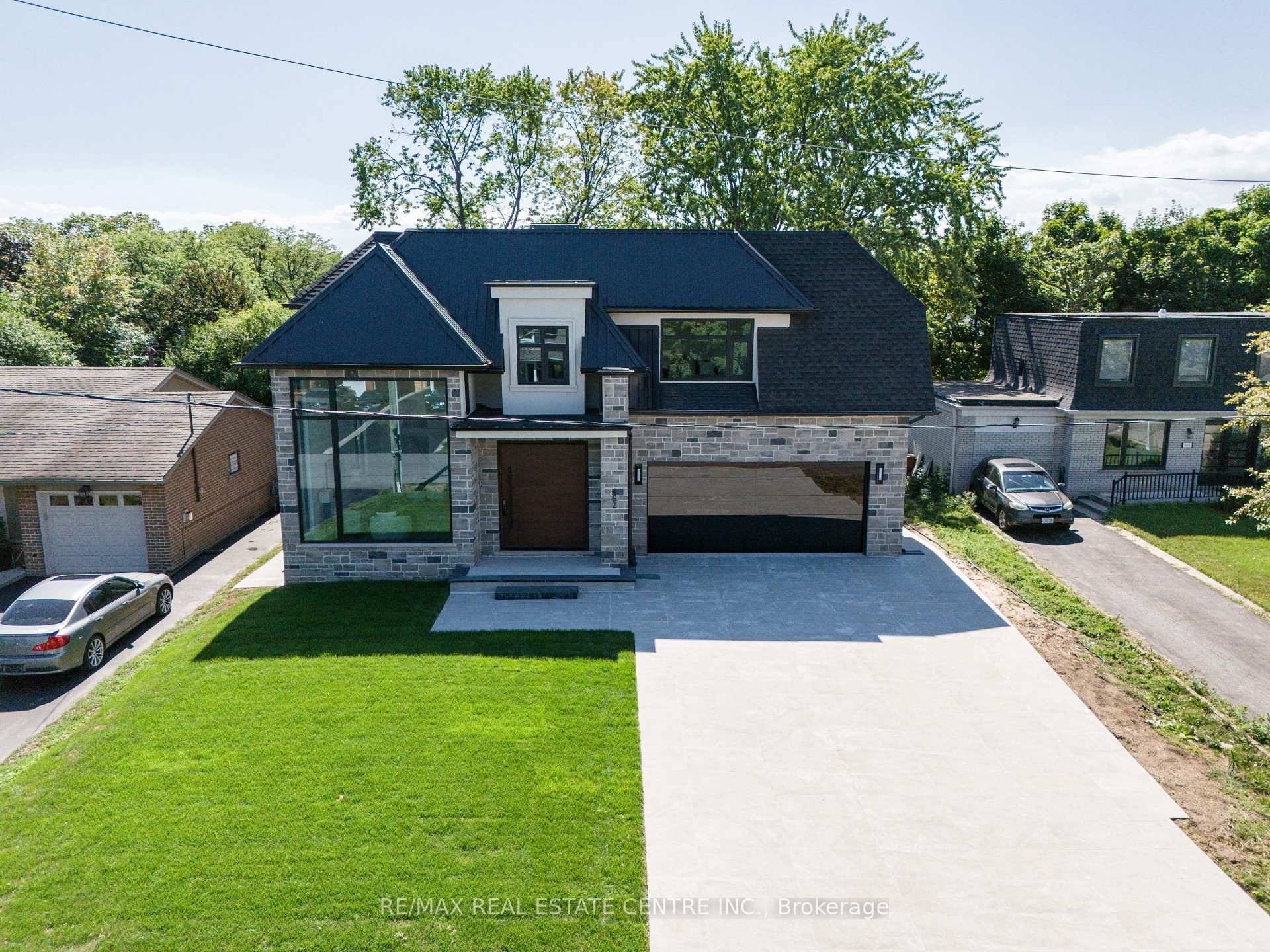Stunning Newly Built Custom Home in West Oakville with Almost 6000 Sqf of Luxurious Top Notch Finishes !