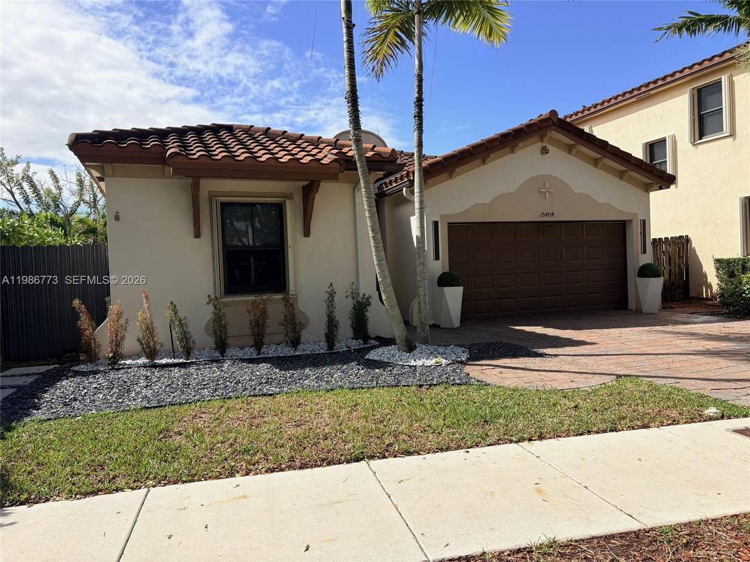 Perfect 3 3 2 car garage single family home in Venetian Parc.