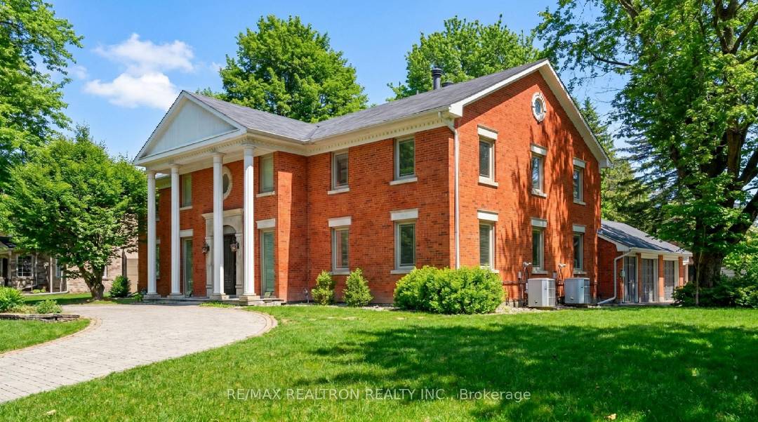Absolutely must see. A distinguished estate on prestigious Old English Lane in the heart of Bayview Glen, one of the area's most elite addresses.