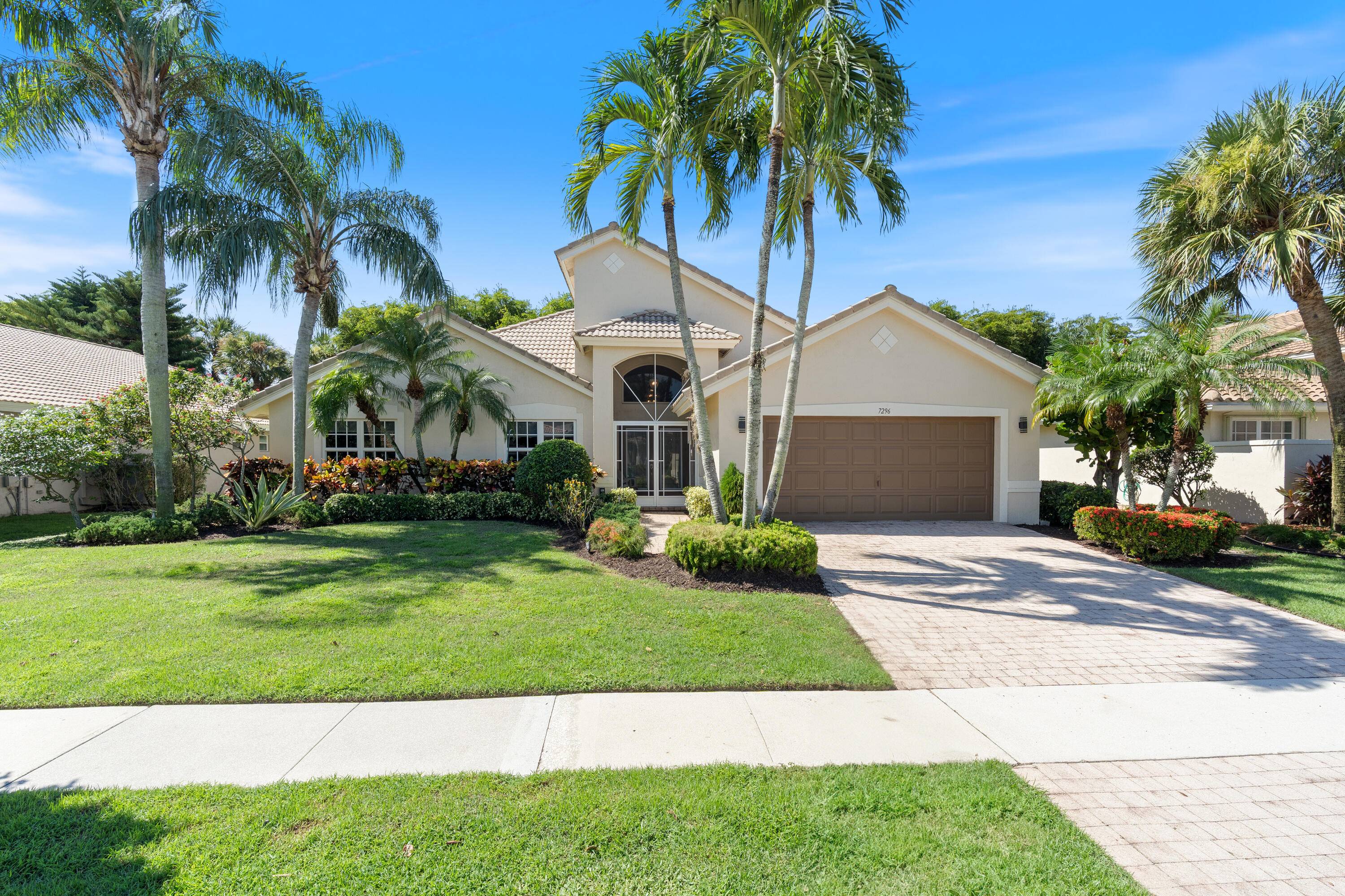 Welcome to this stunning well maintained 3 bedrooms, 2 bath home located in the desirable 55 community of Lakeridge Falls.