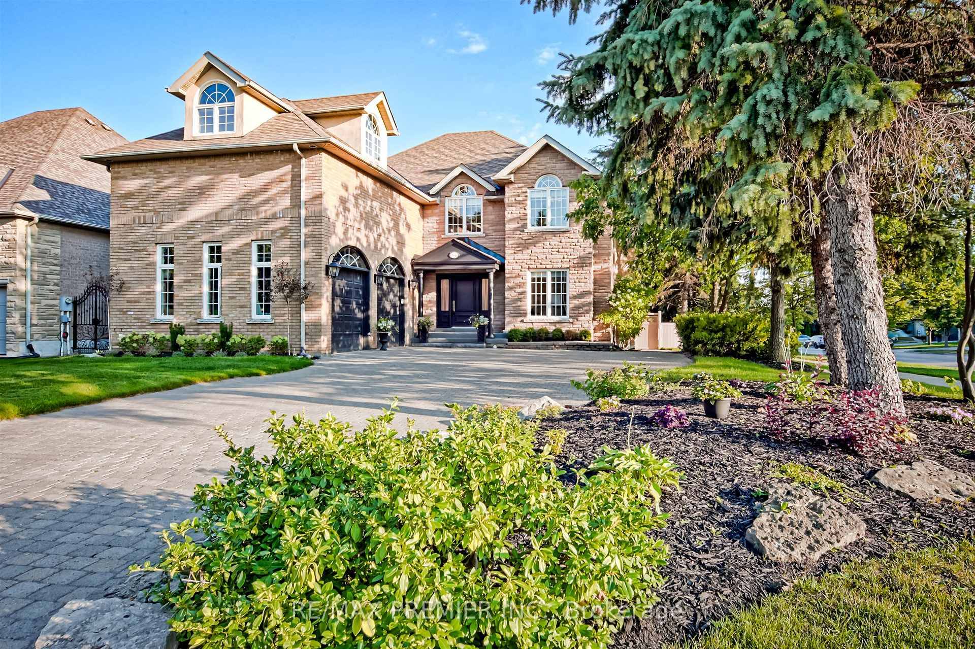 I bet you can't wait to check out this impeccably landscaped 4 bedroom, 6 bathroom custom luxury home in one of Vaughan's most sought after neighbourhoods.