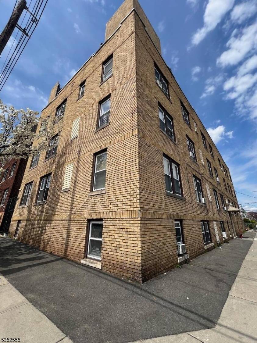 16 Unit Apartment Building for Sale in Paterson, NJ Prime Investment Opportunity with Strong Cash Flow Potential Property Highlights Units 16 well maintained rental units mix of 1 and 2 ...