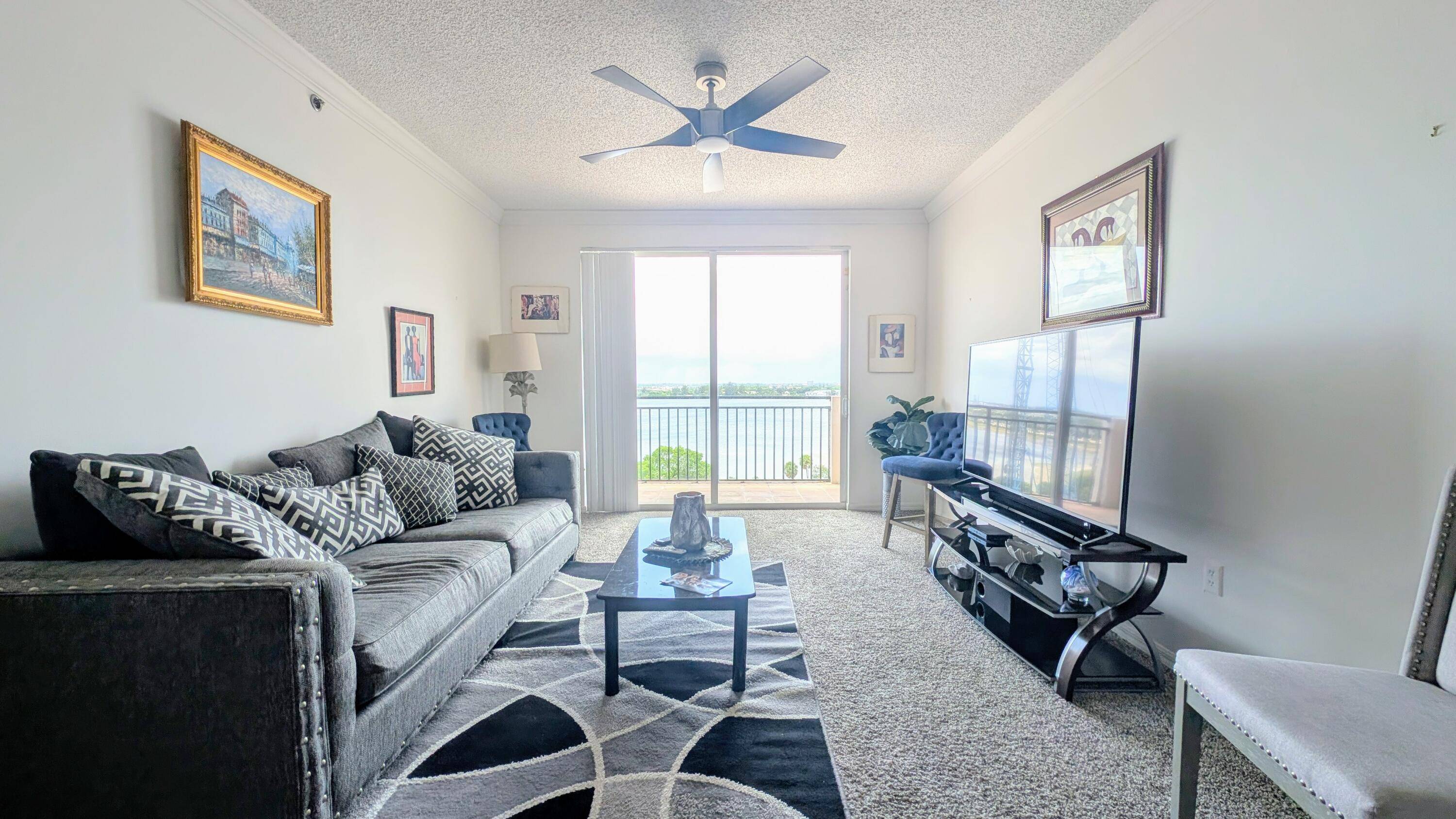 Wonderful two bedroom, two bathroom, furnished residence.