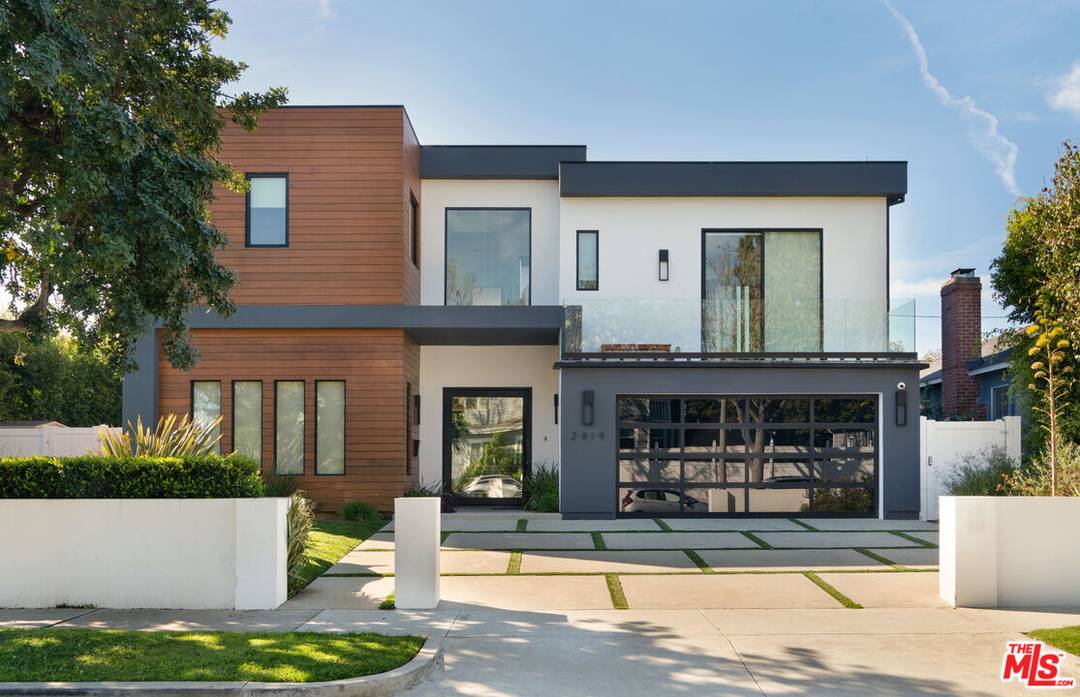 2819 S Canfield Ave 4BR La