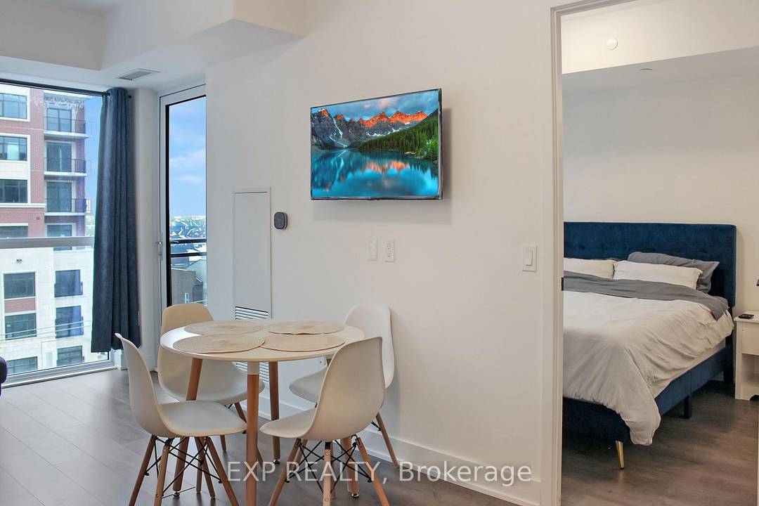 Turnkey Living in the Heart of Oakville available furnished or unfurnished !