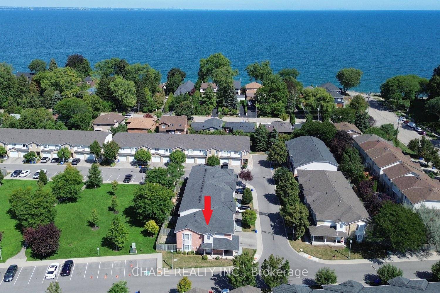 Stylish amp ; Spacious Corner End Unit Townhome in a Prime Stoney Creek Location, is waiting to Welcome your family !