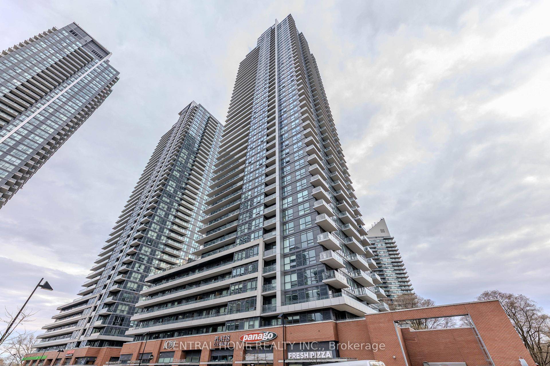 Excellent Location In The Heart Of Humber Bay Community.