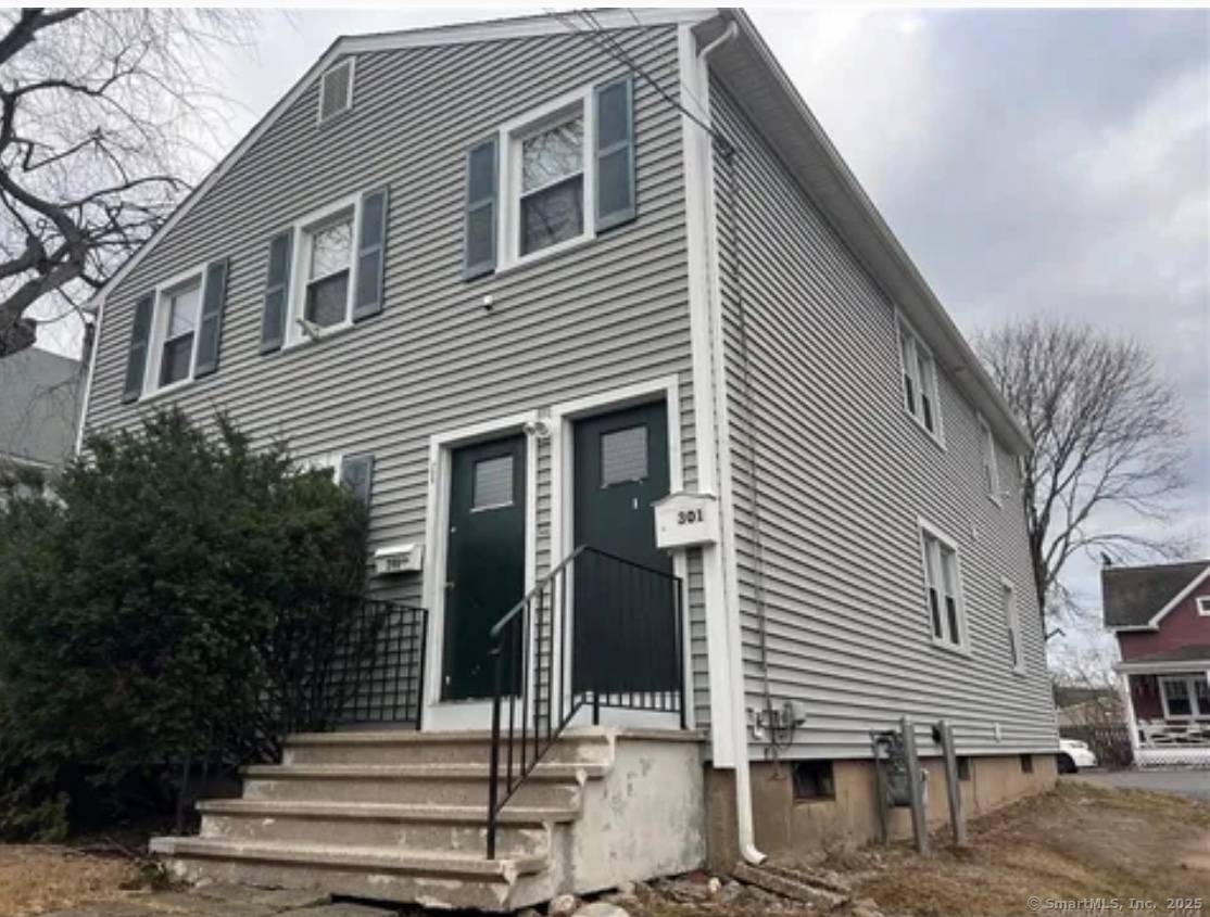 2 Family Home. SPACIOUS 2 BEDROOM, 1 FULL BATH APARTMENTs.