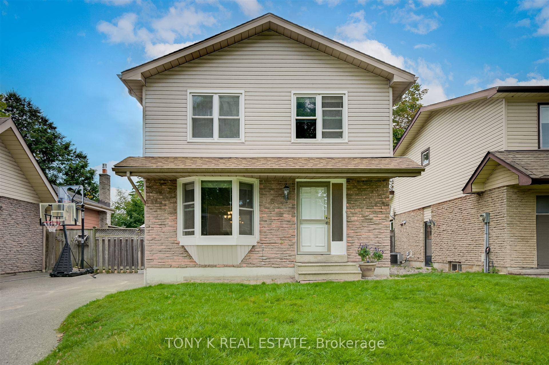 This beautifully upgraded family home in Whitby, tucked away on a quiet cul de sac, offers an exceptional blend of modern comforts and prime location.