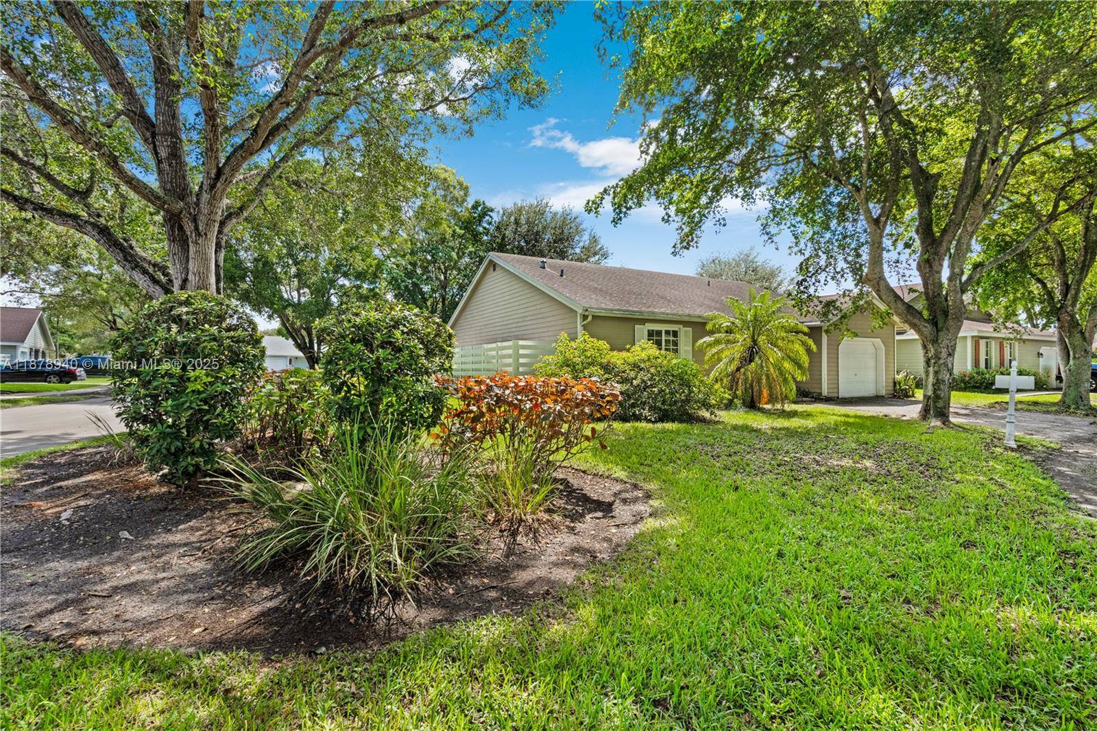 Welcome to this beautifully maintained 3 bedroom, 2 bathroom corner lot home in the highly sought after Country Walk Community.