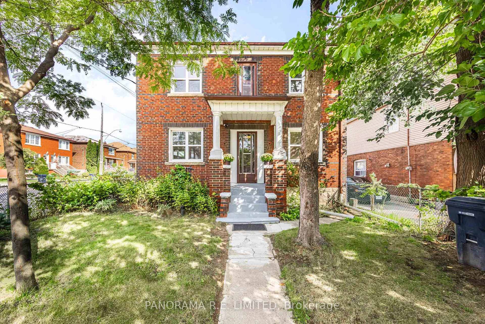 Fantastic whole home rental in the highly desired Weston Pellam Park Neighbourhood !