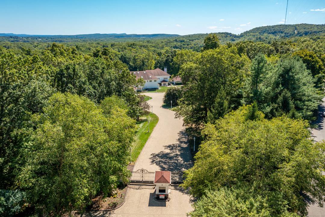 Once home to both Mike Tyson and 50 Cent, this extraordinary estate sits on more than 17 private acres in Farmington, Connecticut a historic town just 10 miles west of ...