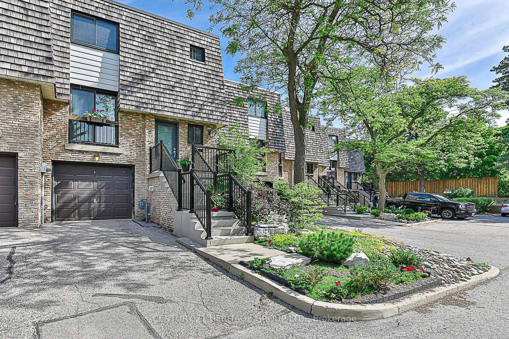 Rare Opportunity To Own This Stunning Townhouse On A Private Cul De Sac In Willowdale !