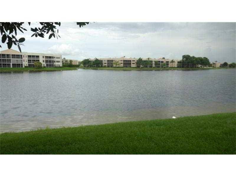 EXCEPTIONAL 1ST FLOOR BAYBERRY WITH PARKING RIGHT IN FRONT OF YOUR DOOR.