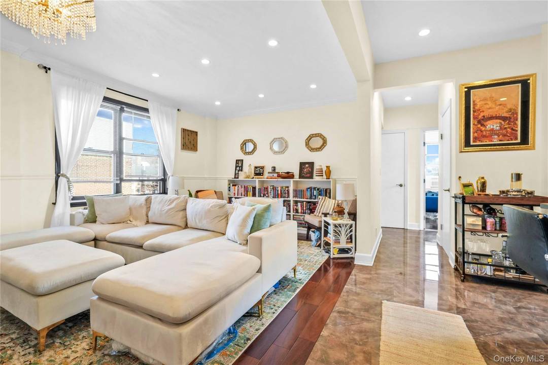 Welcome to this fully renovated Garden Bay condominium located in the heart of Astoria Heights.