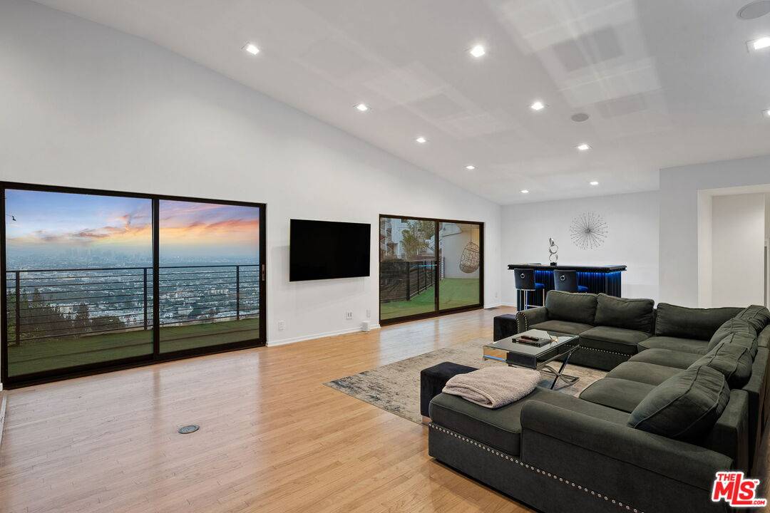 8514   Hillside Ave 4BR Sunset Strip La