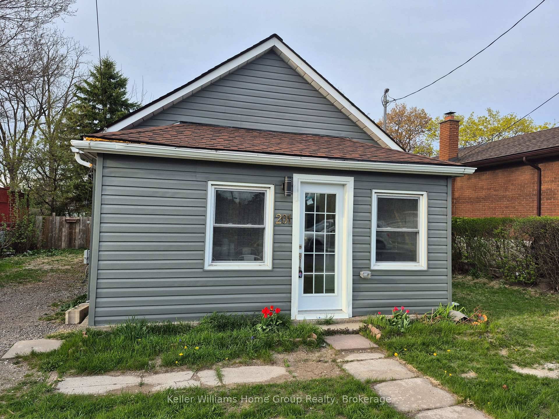 Welcome to this stunning, fully renovated home, nestled on a spacious lot just a short walk to Mohawk College and all the nearby amenities !