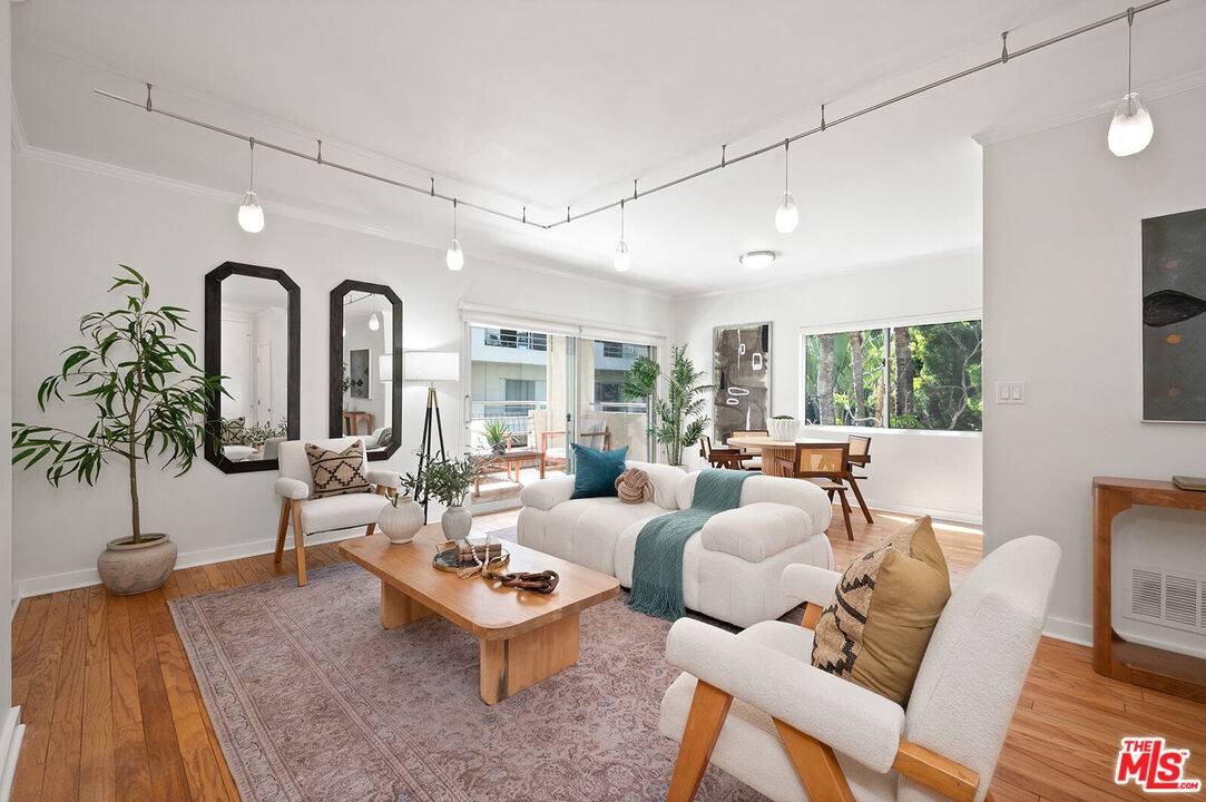 1131   Alta Loma Rd 1.0 Sunset Strip LA