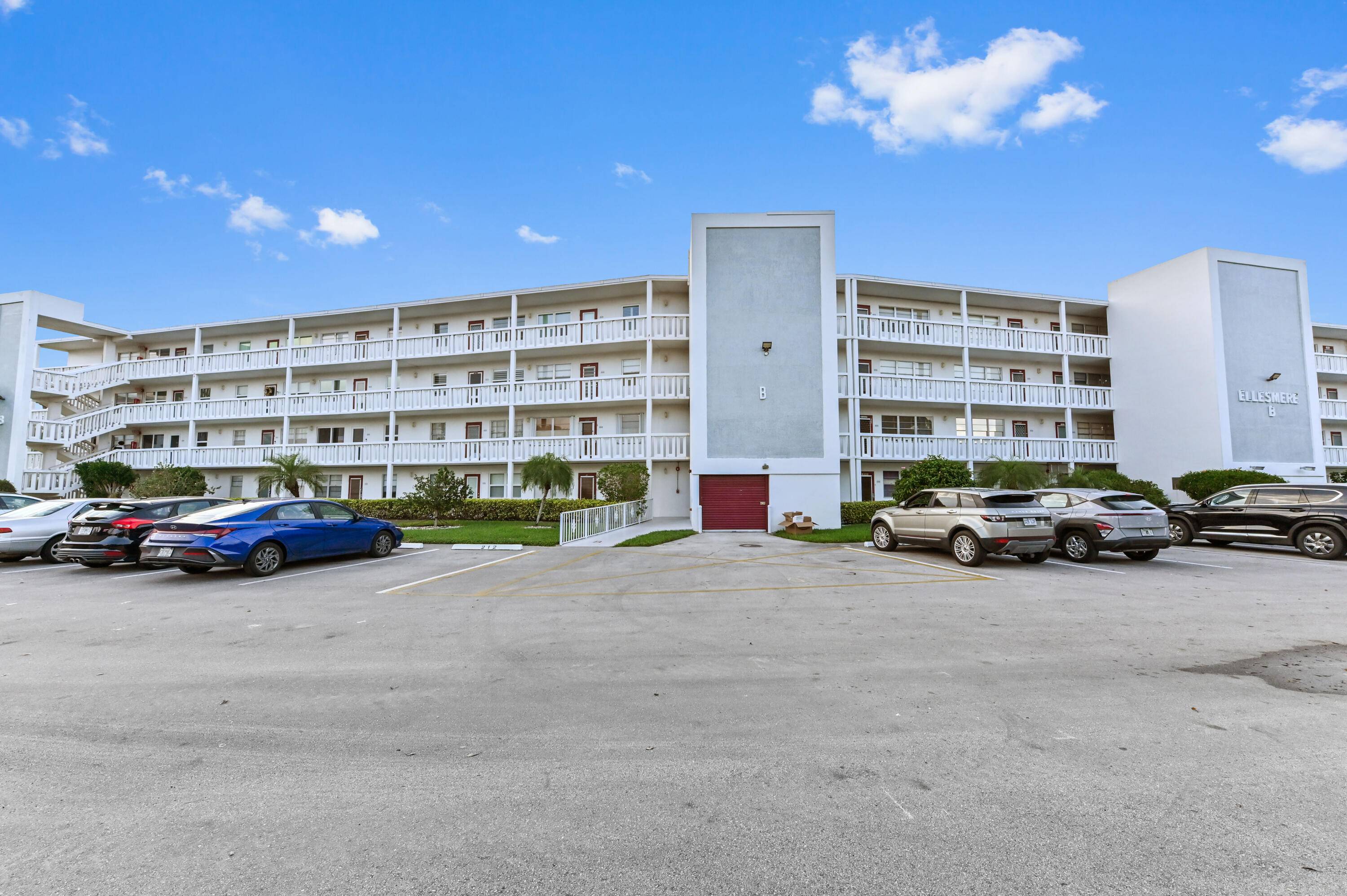 Beautifully Upgraded Ground Floor Unit in Century Village !