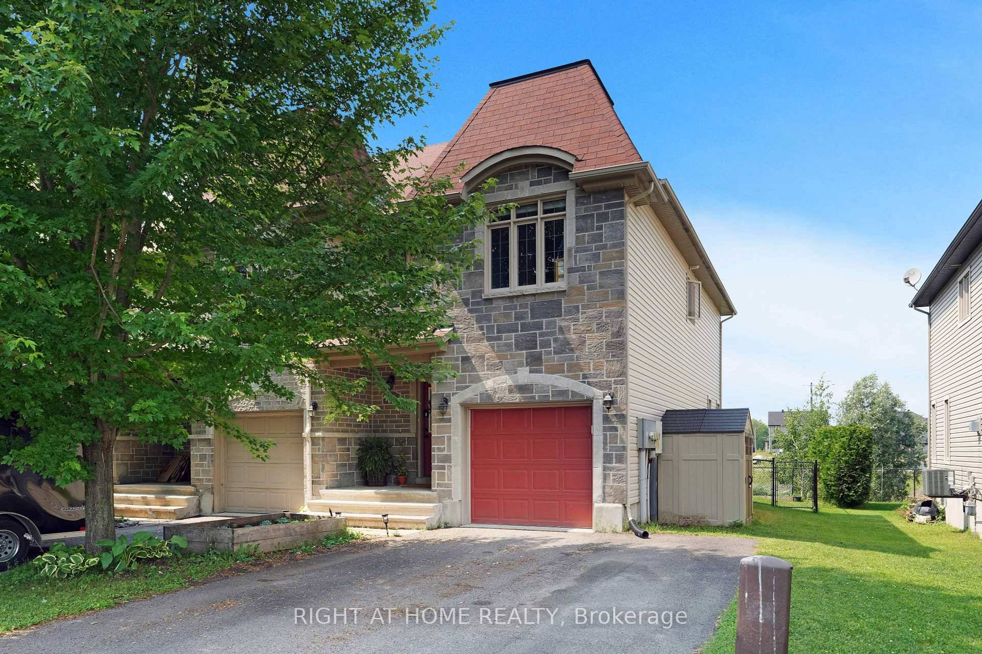 No Rear Neighbors Located on a Family friendly street in the Limoges community, thisattractive END UNIT townhome boasts 3 bedrooms and 3 bathrooms, as well as rarely offereddoublewide driveway !
