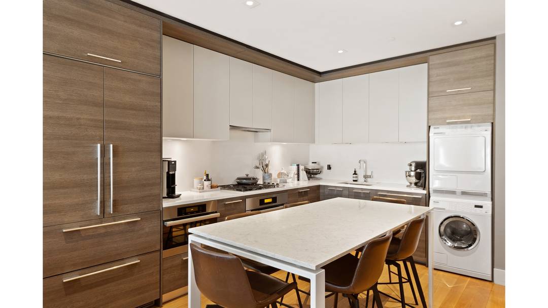 Just listed ! Triple mint 2 bedroom, 2 bathroom residence at 101 Leonard, a highly coveted boutique condominium in the heart of TriBeCa.