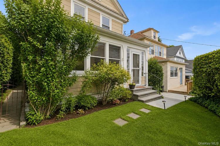 24 Plymouth Road offers an exceptionally convenient lifestyle just a short distance from schools, the Metro North train, shopping, and local parks.