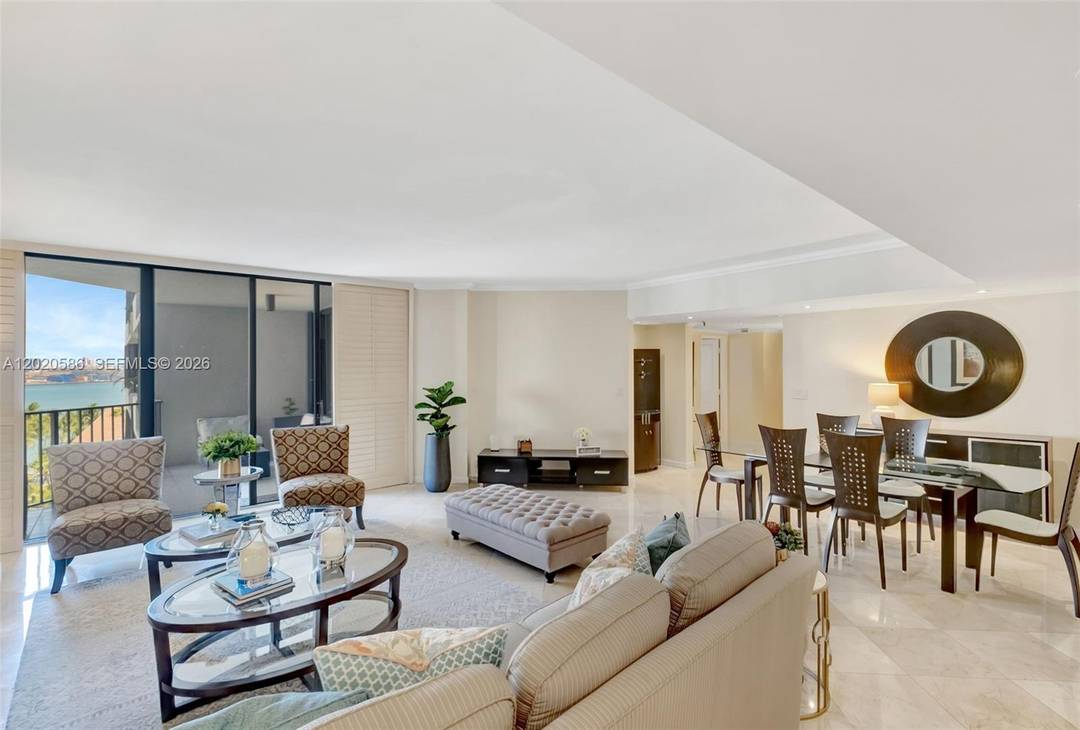 Surrounded by the glistening turquoise waters of Brickell Key, this elegant luxury residence offers a sophisticated island lifestyle.