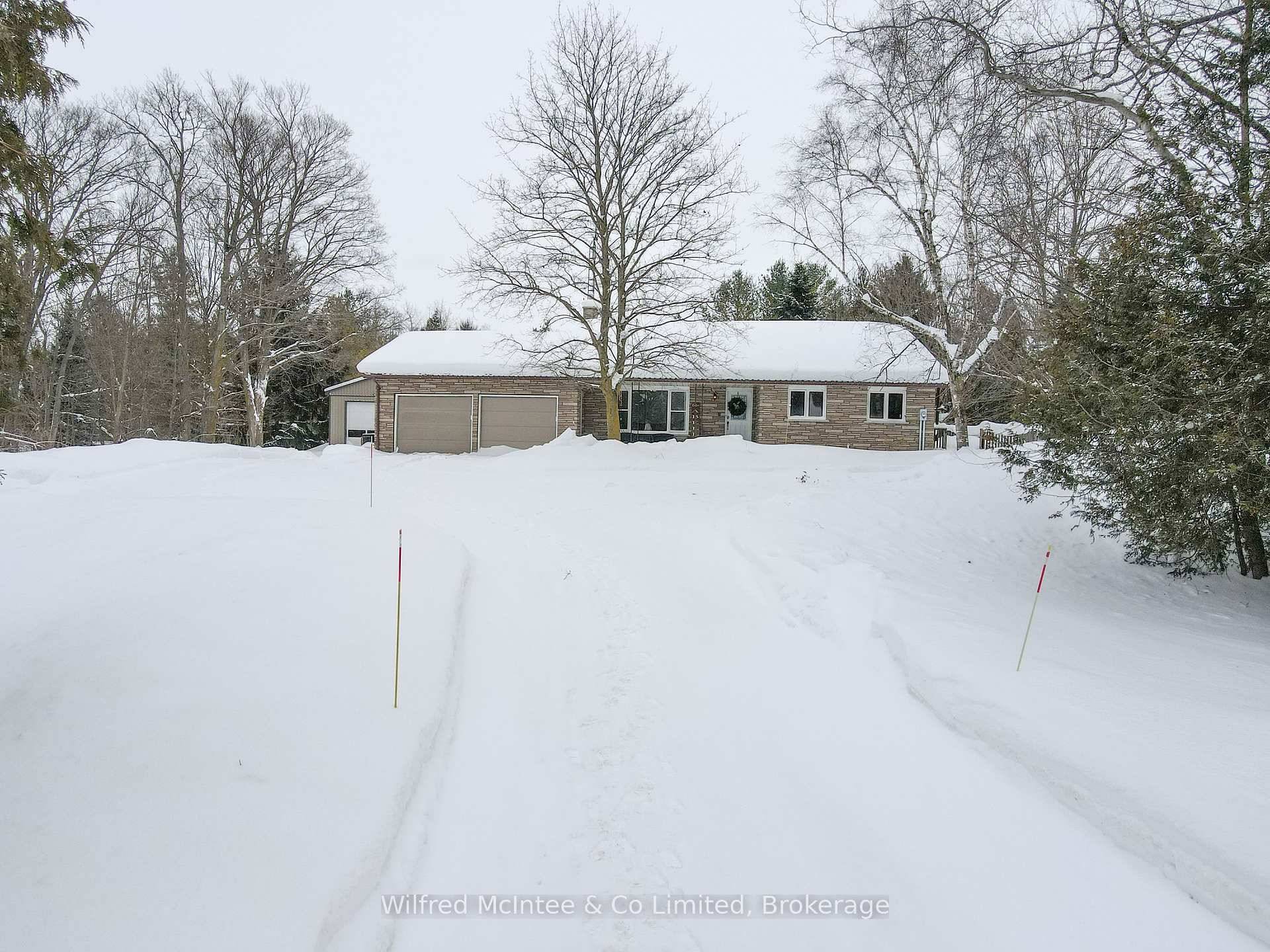 Looking for a place in the country ?